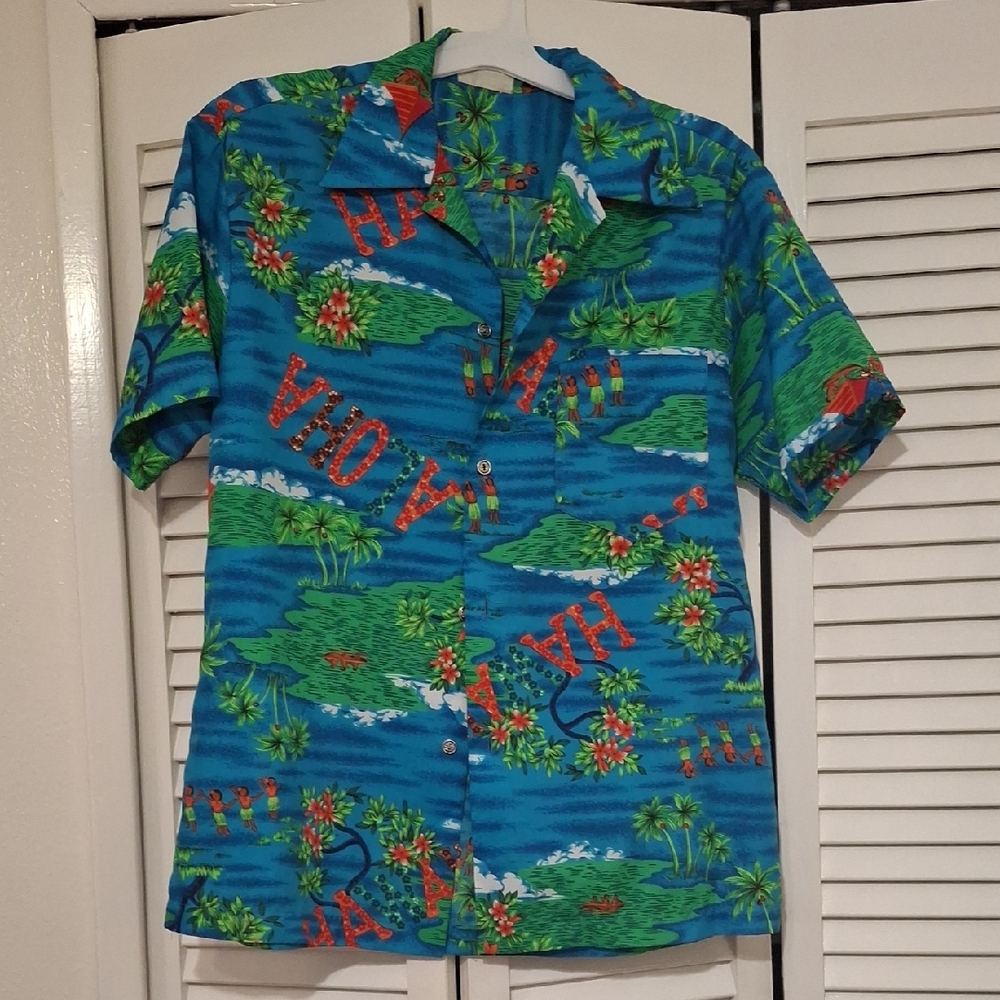 Tiare Hawaii Blue and Green Casual Button Down Shirt